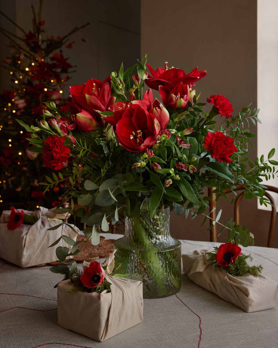 Paket-med-blomsterrosett.jpg